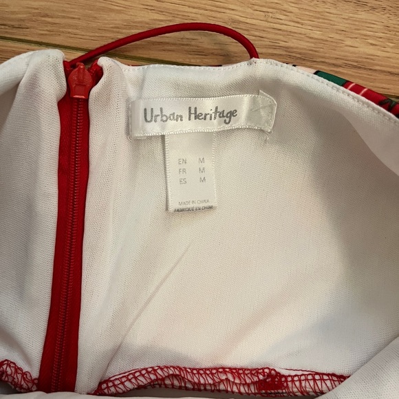 Holiday Dress perfect condition for any holiday this Xmas season. Size M (4-6) - Picture 3 of 3